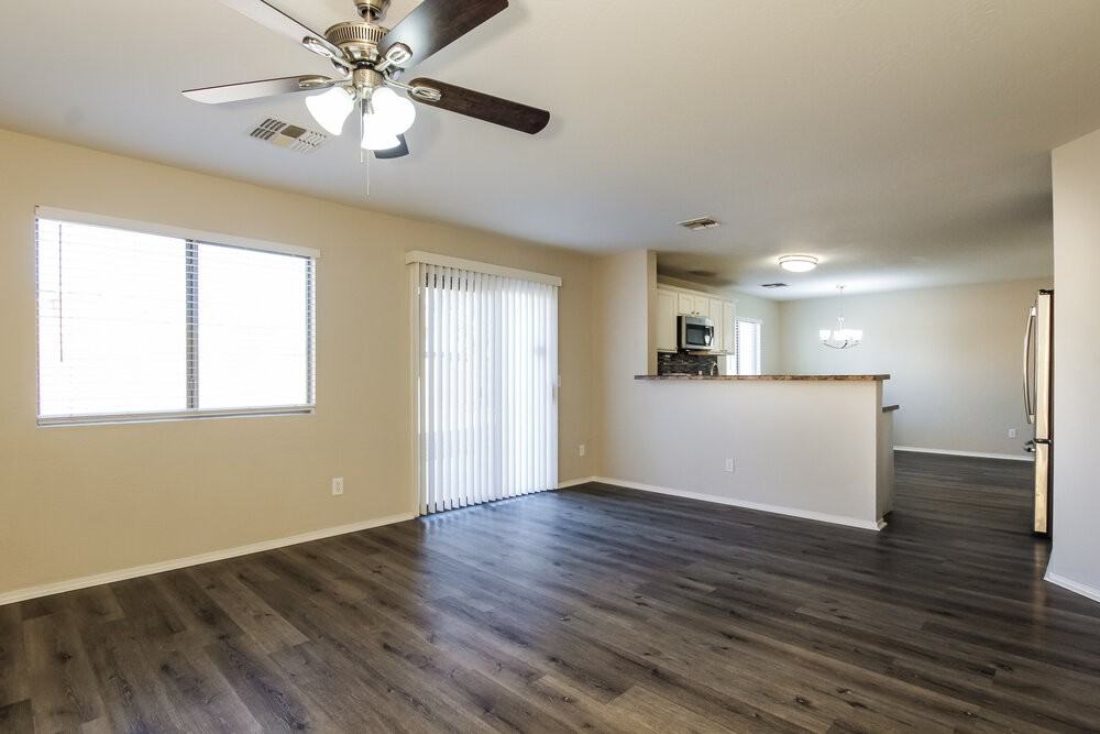 8338 W Kingman St - Photo 4 of 17