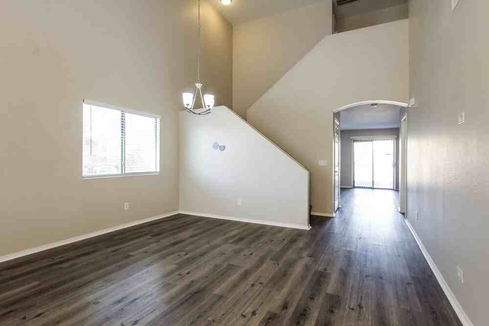 8338 W Kingman St - Photo 6 of 17