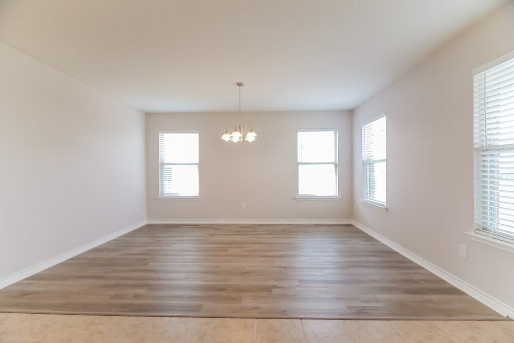 1020 Callalily Dr - Photo 5 of 16