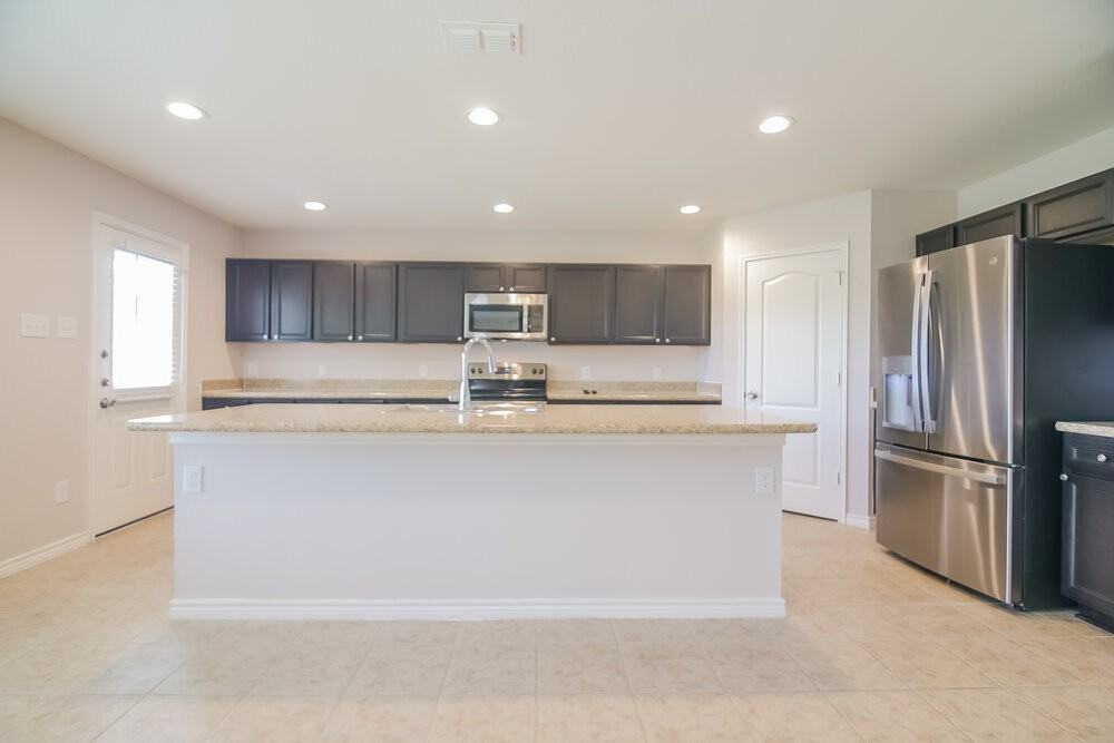 1020 Callalily Dr - Photo 6 of 16