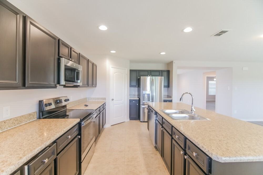 1020 Callalily Dr - Photo 7 of 16