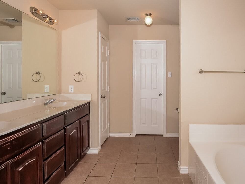 1352 Barrel Run - Photo 7 of 12