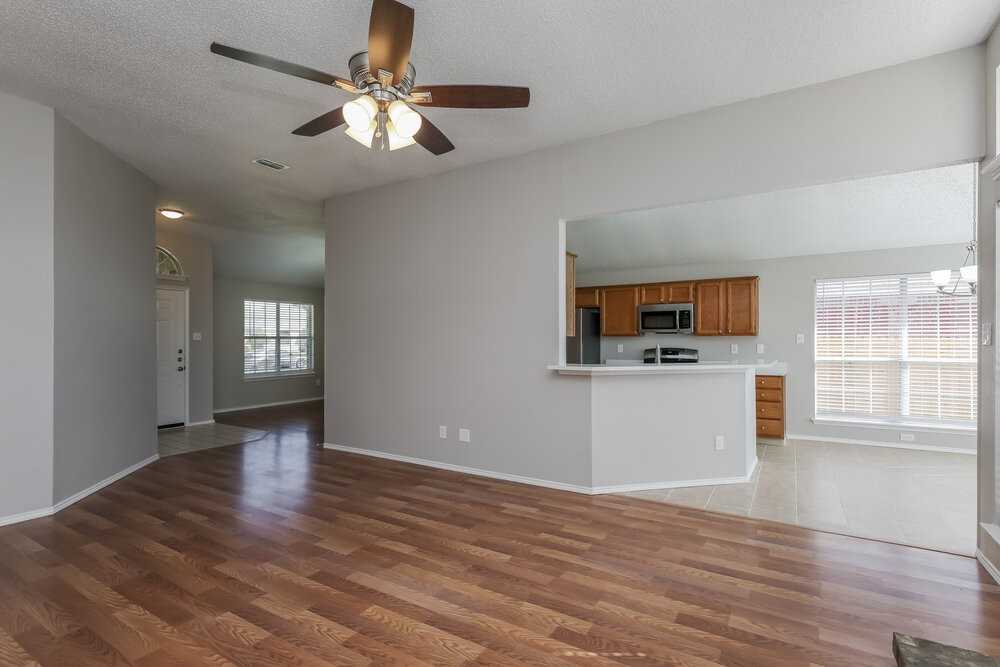 808 Dawson St - Photo 5 of 16