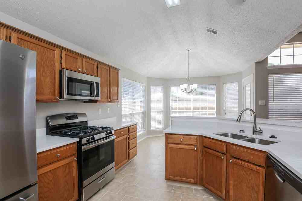 808 Dawson St - Photo 6 of 16