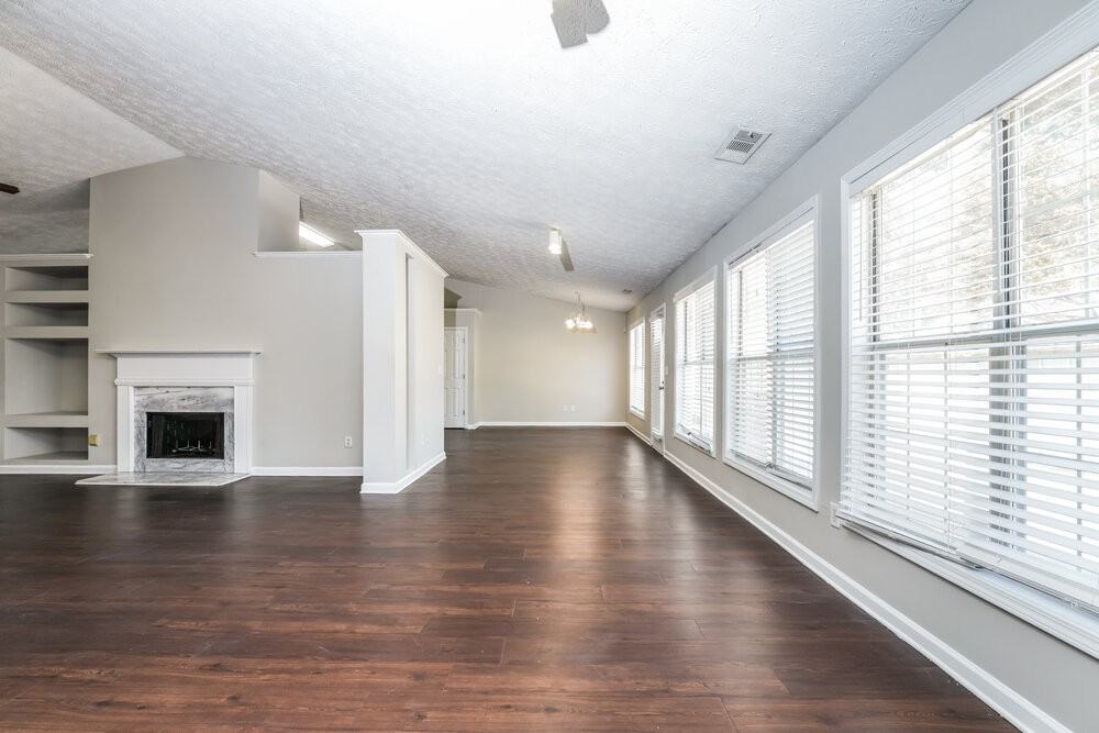 920 Glen Oaks Ln - Photo 7 of 16