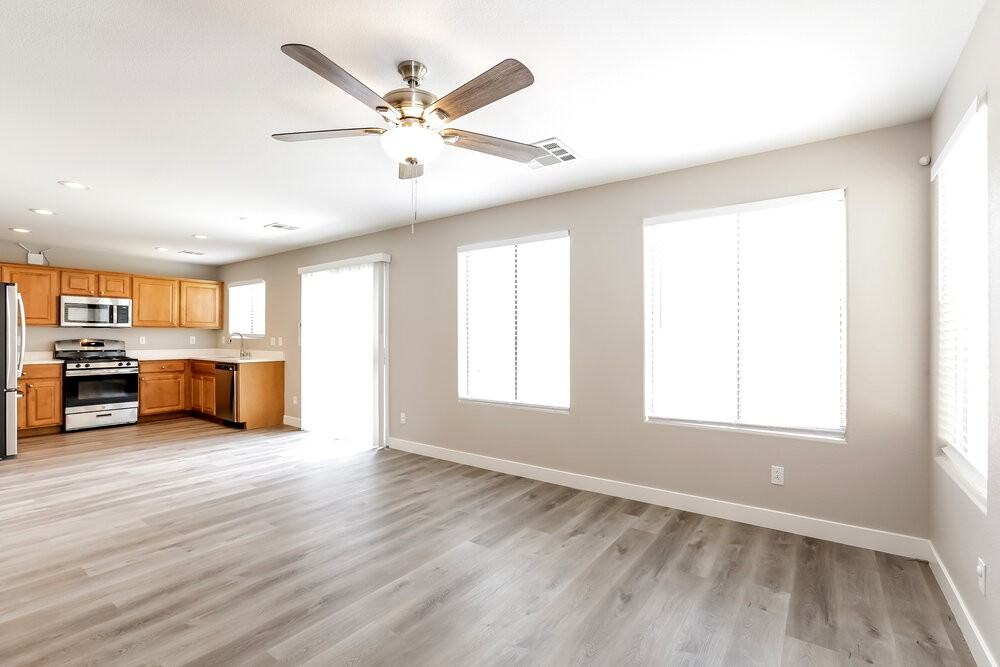 8457 Spencer Canyon St - Photo 4 of 17