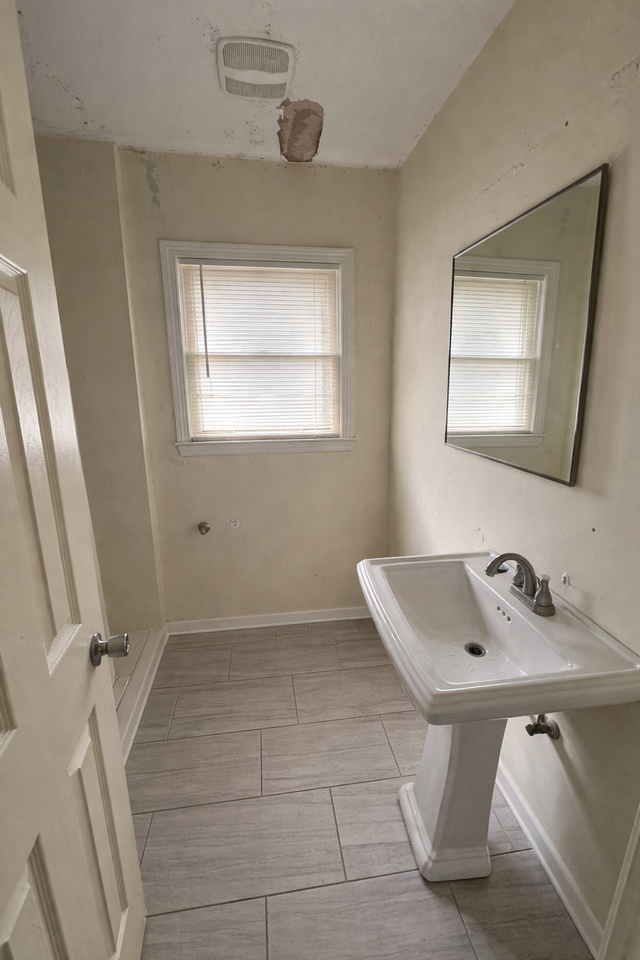 1020 17th Ave - Photo 3 of 6
