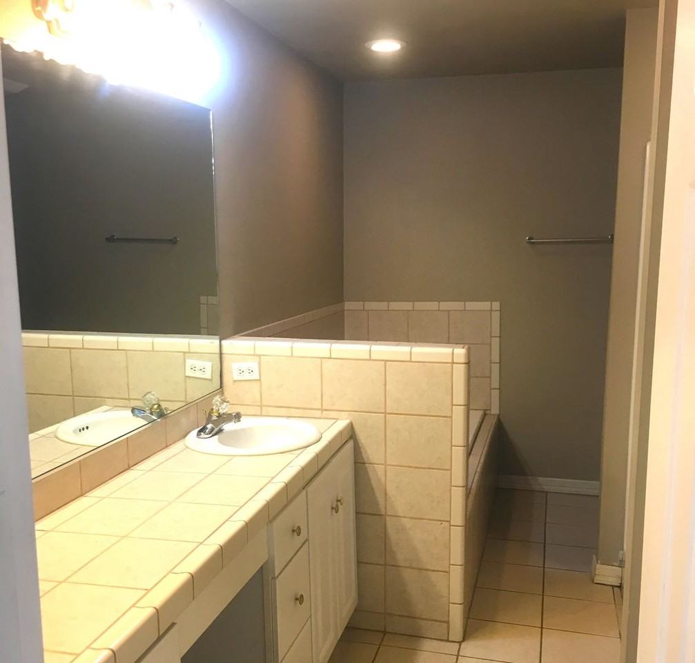 667 N Meadowlands Dr - Photo 5 of 9