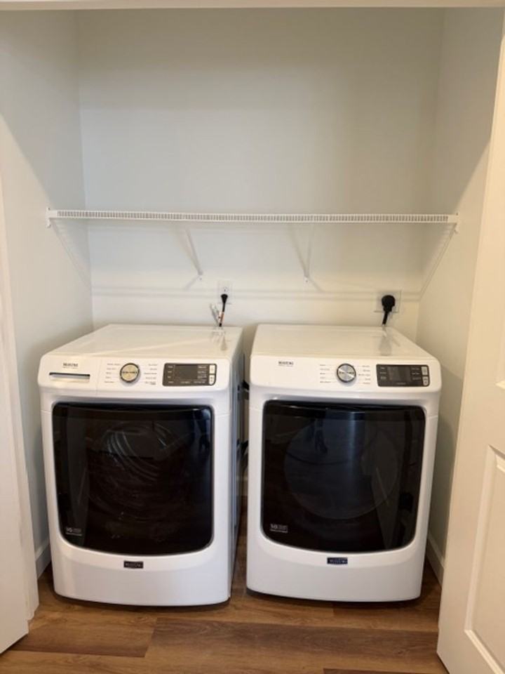Brand New - Photo 6 of 28