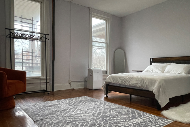 207 W 29th St #1UNIT1 - Photo 2 of 4