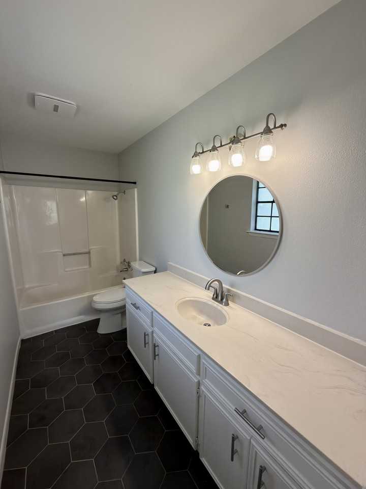 837 S Tipton Ave #NA - Photo 7 of 13