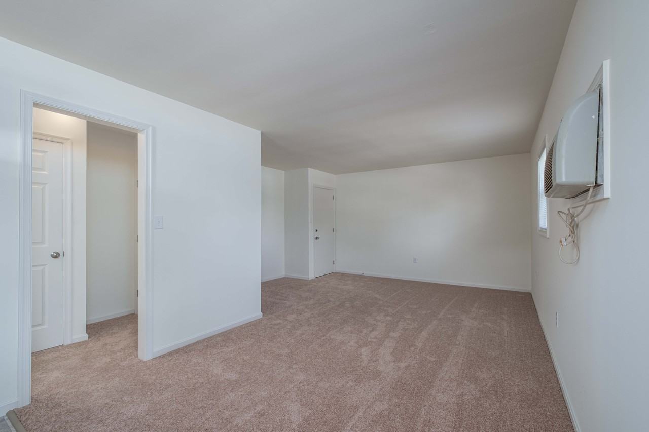 411 N Duke St Apt B - Photo 3 of 7