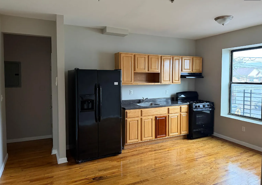 934 Hunterdon St #8 - Photo 3 of 5