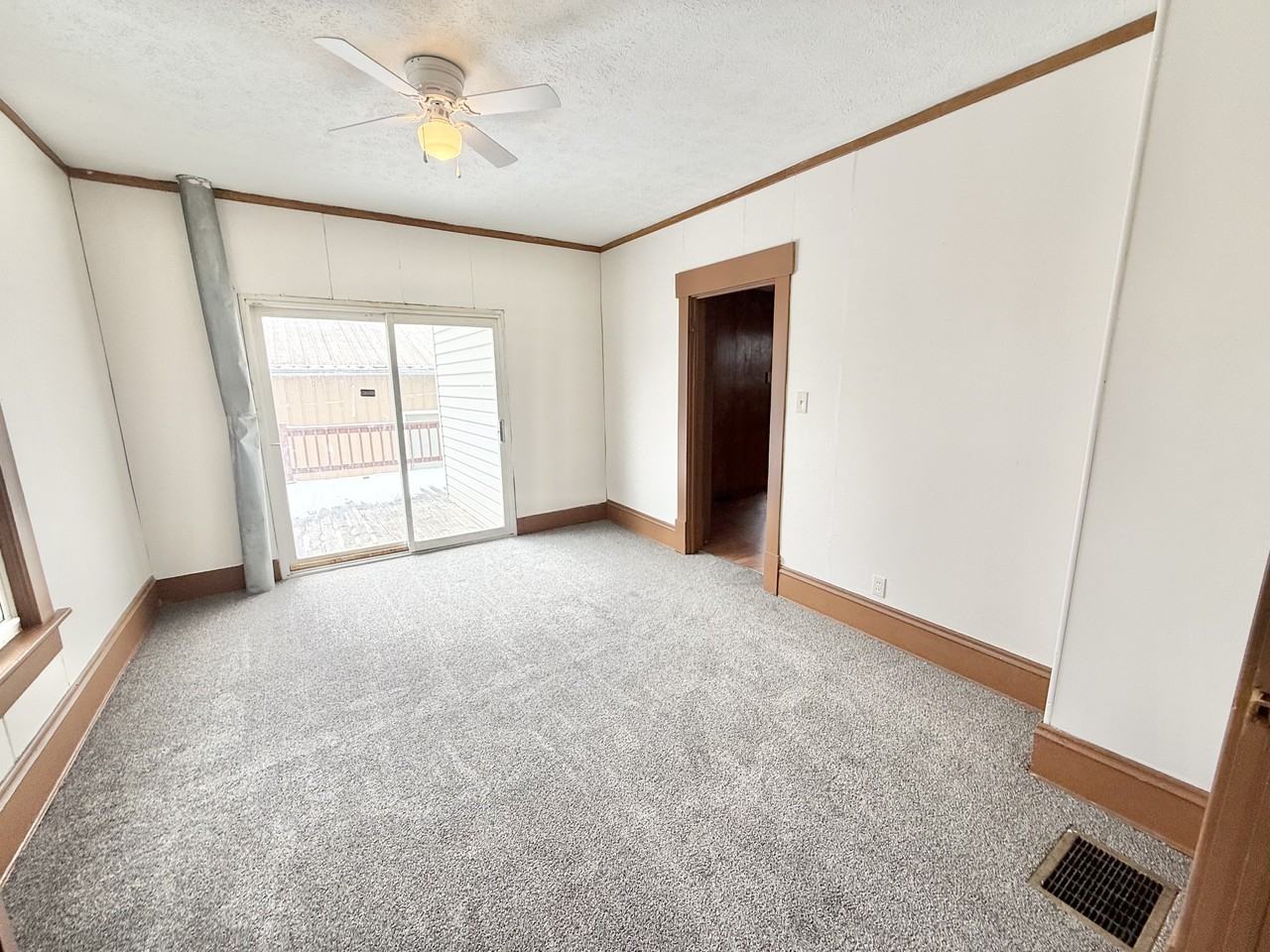 2228 7th St Sw #NA - Photo 4 of 10