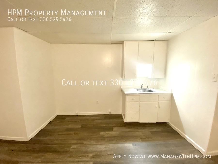 1214 Woodward Pl Nw #4 - Photo 3 of 6