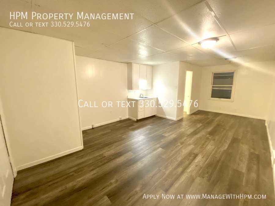 1214 Woodward Pl Nw #4 - Photo 4 of 6