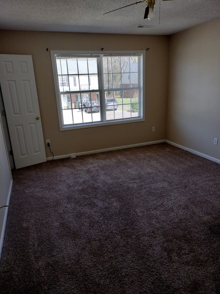 209 Springfield Cir #B - Photo 2 of 12