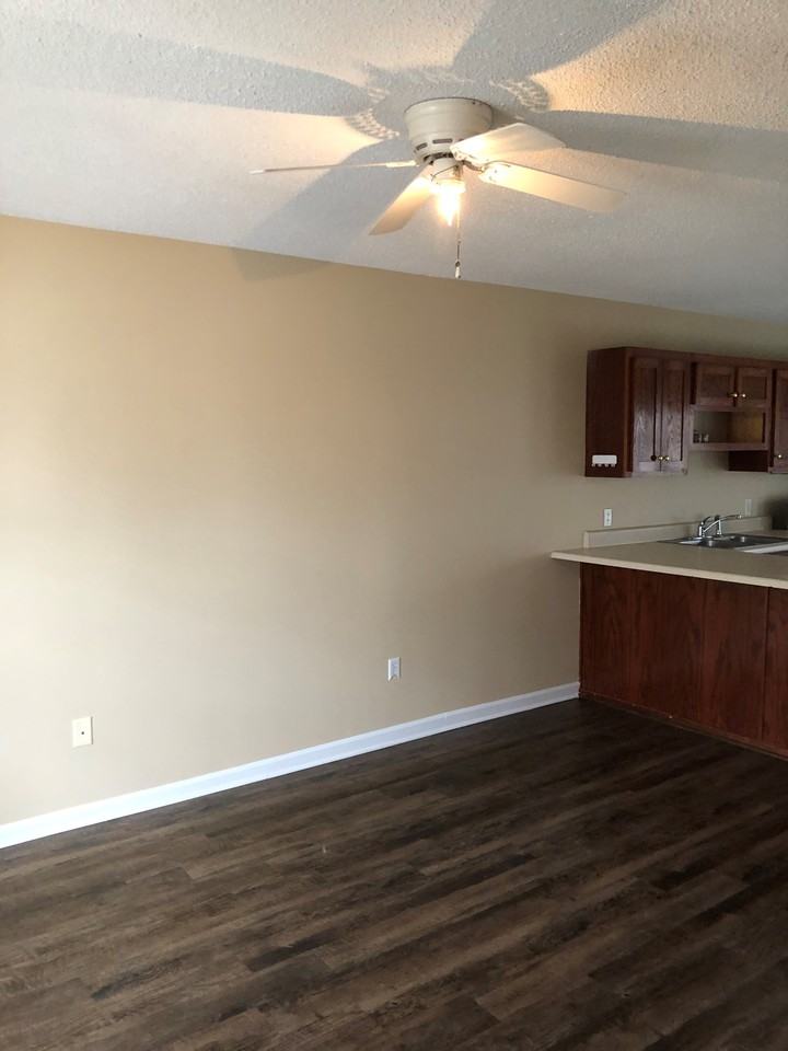 209 Springfield Cir #B - Photo 3 of 12