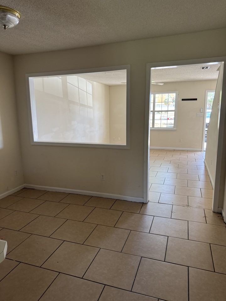 1406 Sustella Ave #4 - Photo 3 of 7