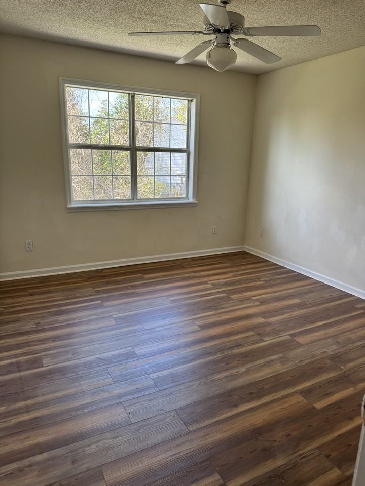 1406 Sustella Ave #4 - Photo 5 of 7