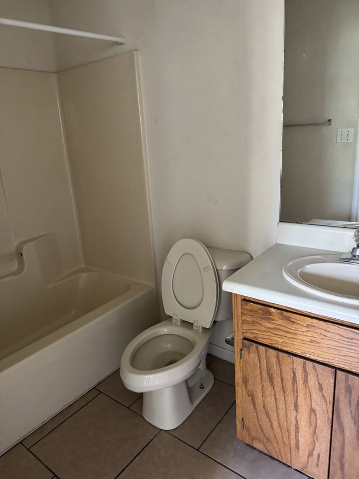 1406 Sustella Ave #4 - Photo 7 of 7