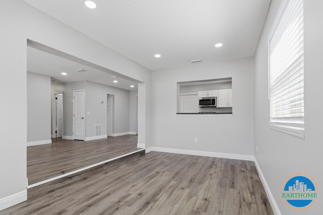 8609 Chinaberry Dr #NA - Photo 7 of 27