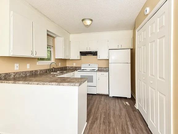 7348 Pinedale Dr #NA - Photo 3 of 4