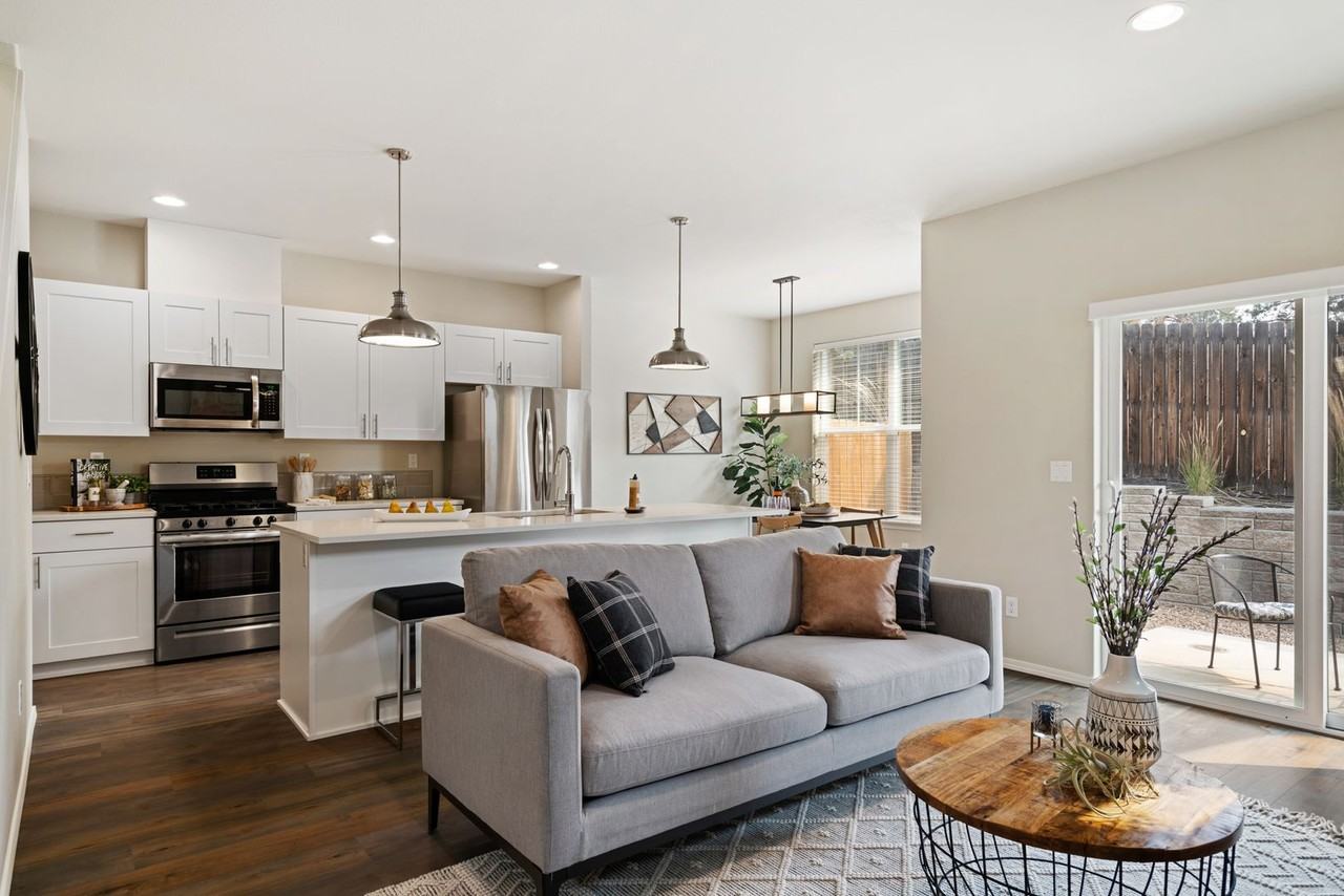 2364 Ne 6th St - Photo 2 of 20