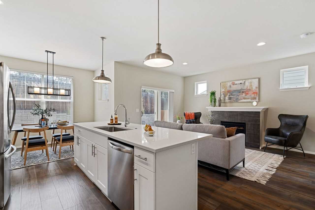 2364 Ne 6th St - Photo 4 of 20