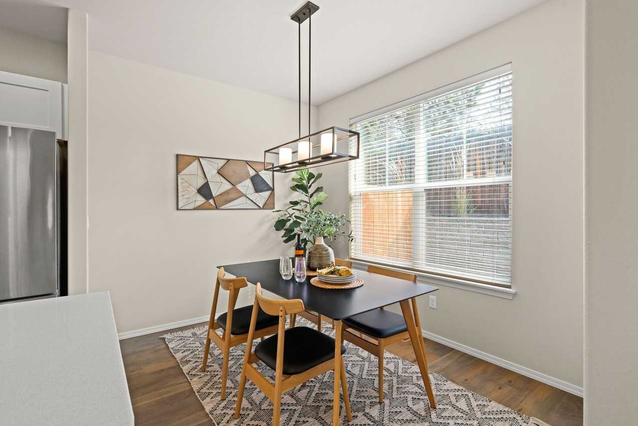 2364 Ne 6th St - Photo 6 of 20