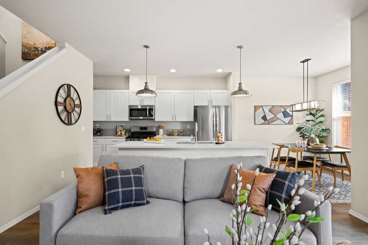 2364 Ne 6th St - Photo 7 of 20