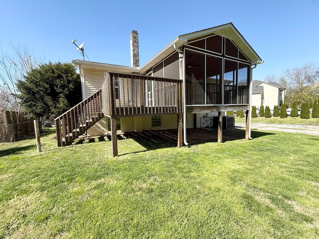 220 Brampton Rd - Photo 6 of 29