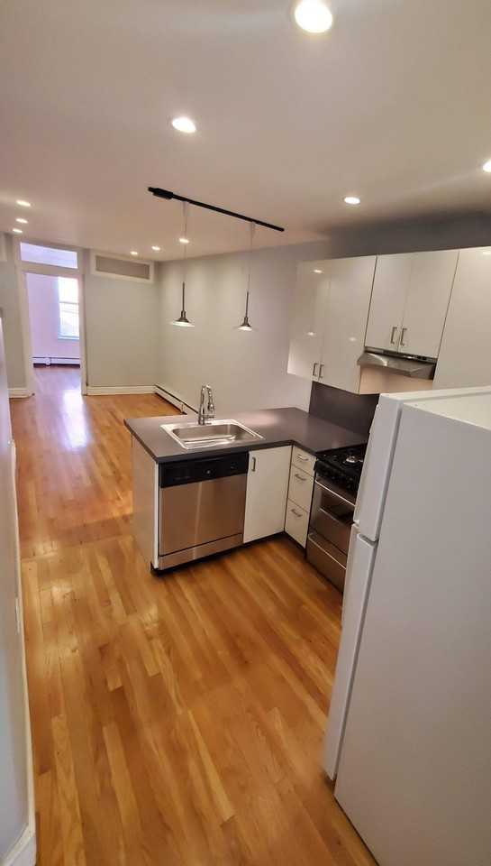 129 Clinton St #3 - Photo 2 of 12