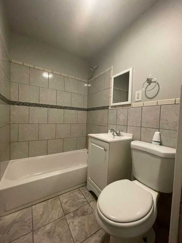 1565 Wentworth Ave - Photo 3 of 8