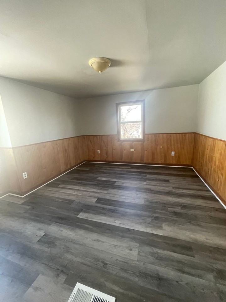 1565 Wentworth Ave - Photo 6 of 8