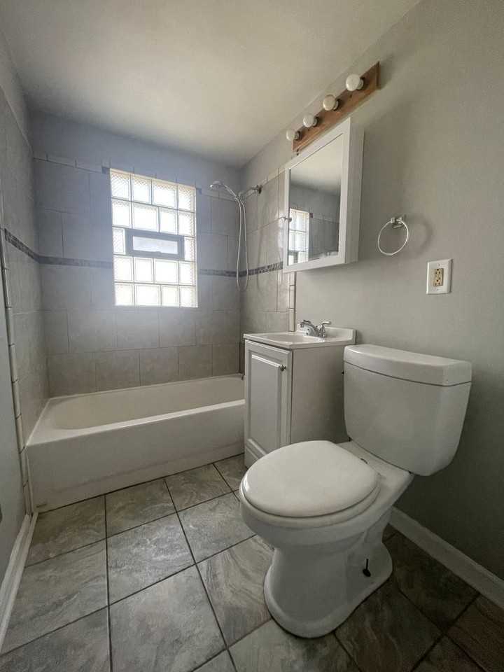 1565 Wentworth Ave - Photo 7 of 8