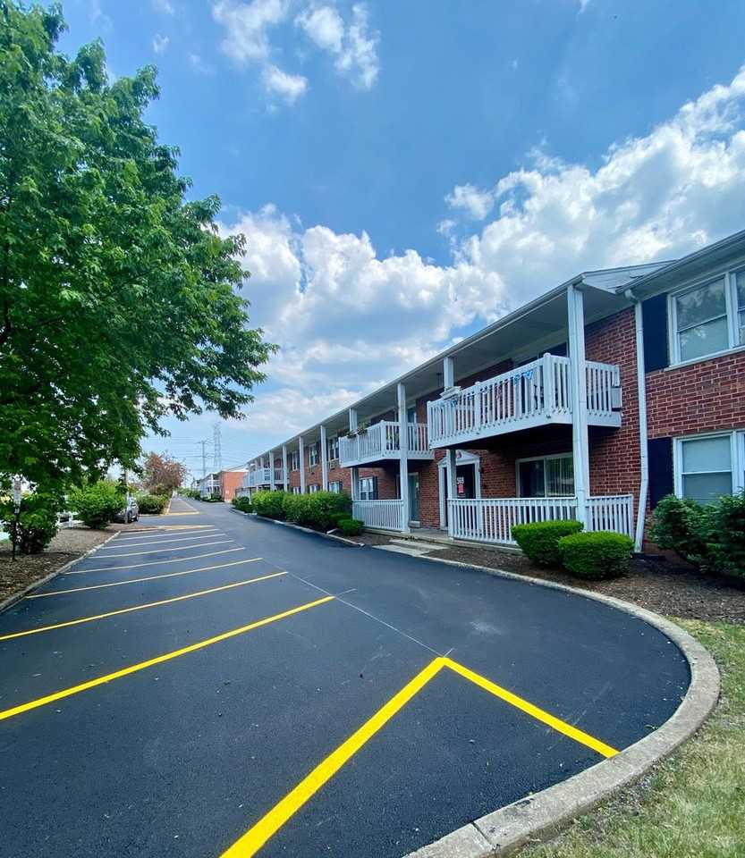 Maple Apts - Photo 2 of 15