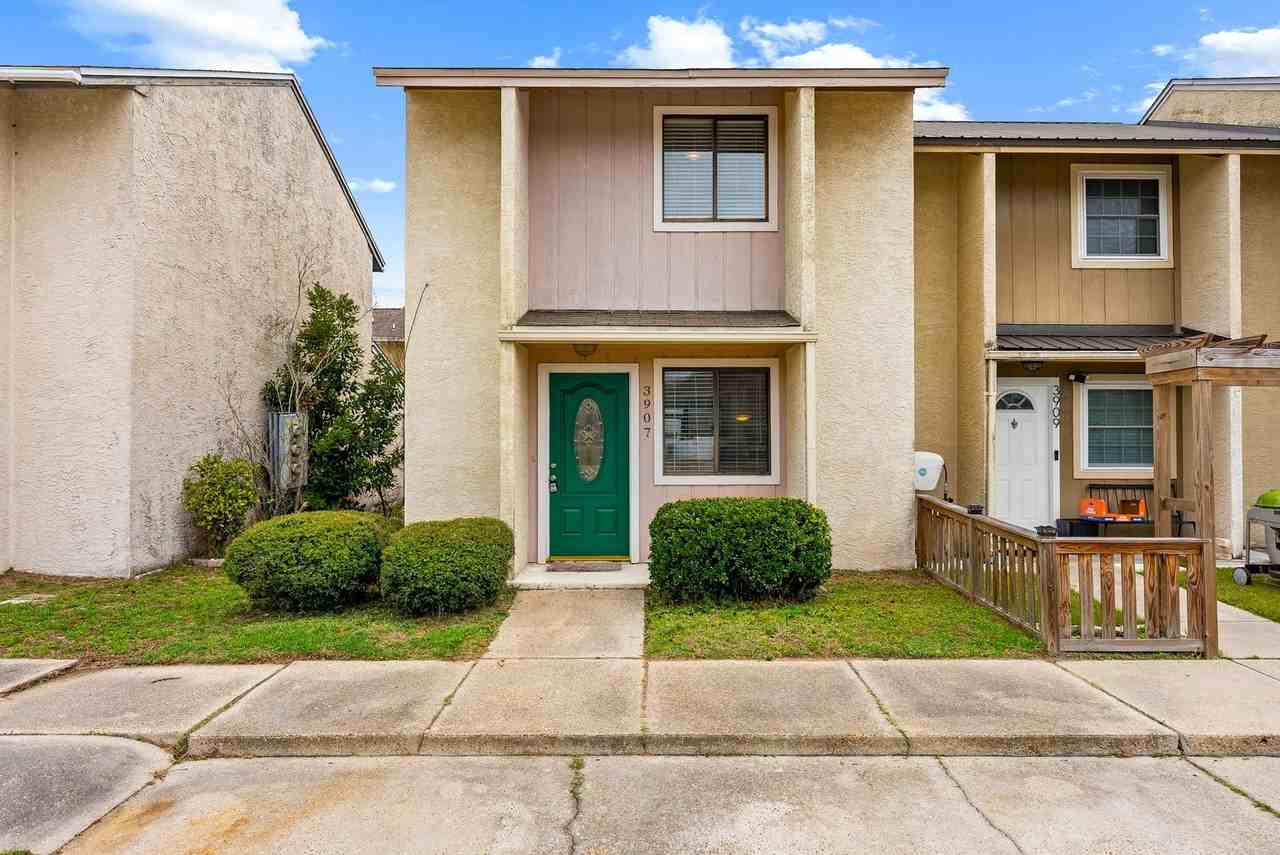3907 Venetian Cir - Photo 2 of 33
