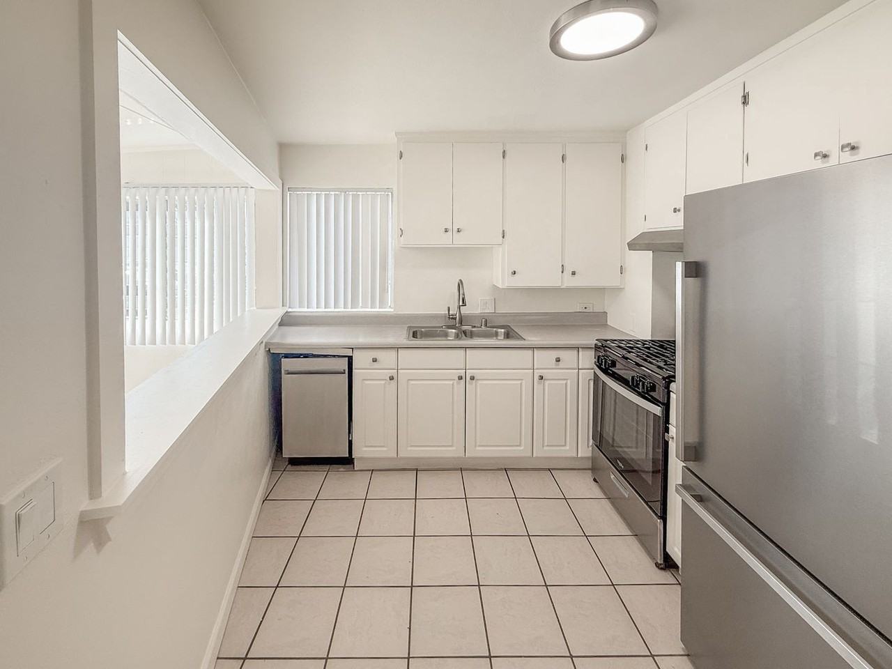 3147 Boundary St - Photo 3 of 8
