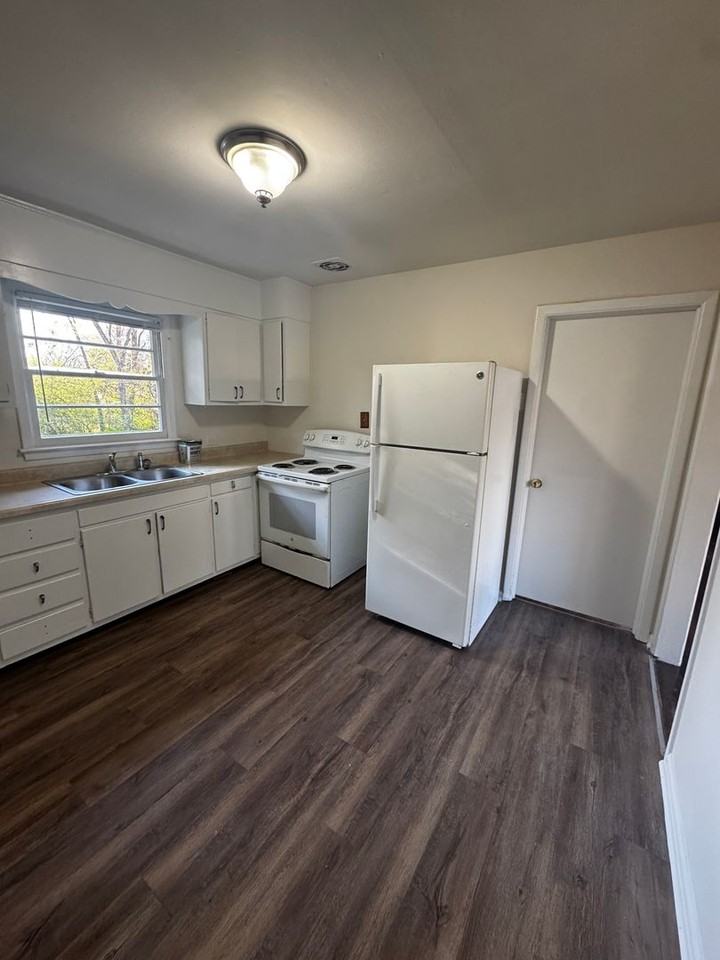 921 Beverly Dr - Photo 3 of 12
