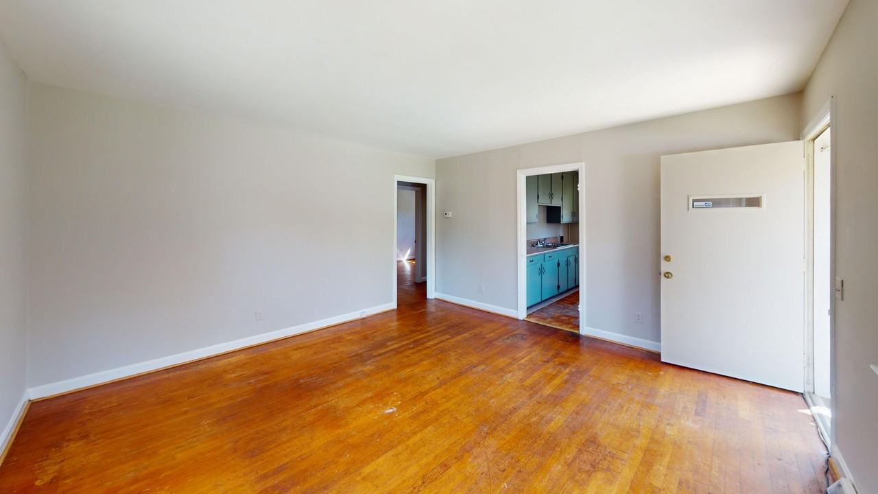 814 Wabash Ave - Photo 2 of 8