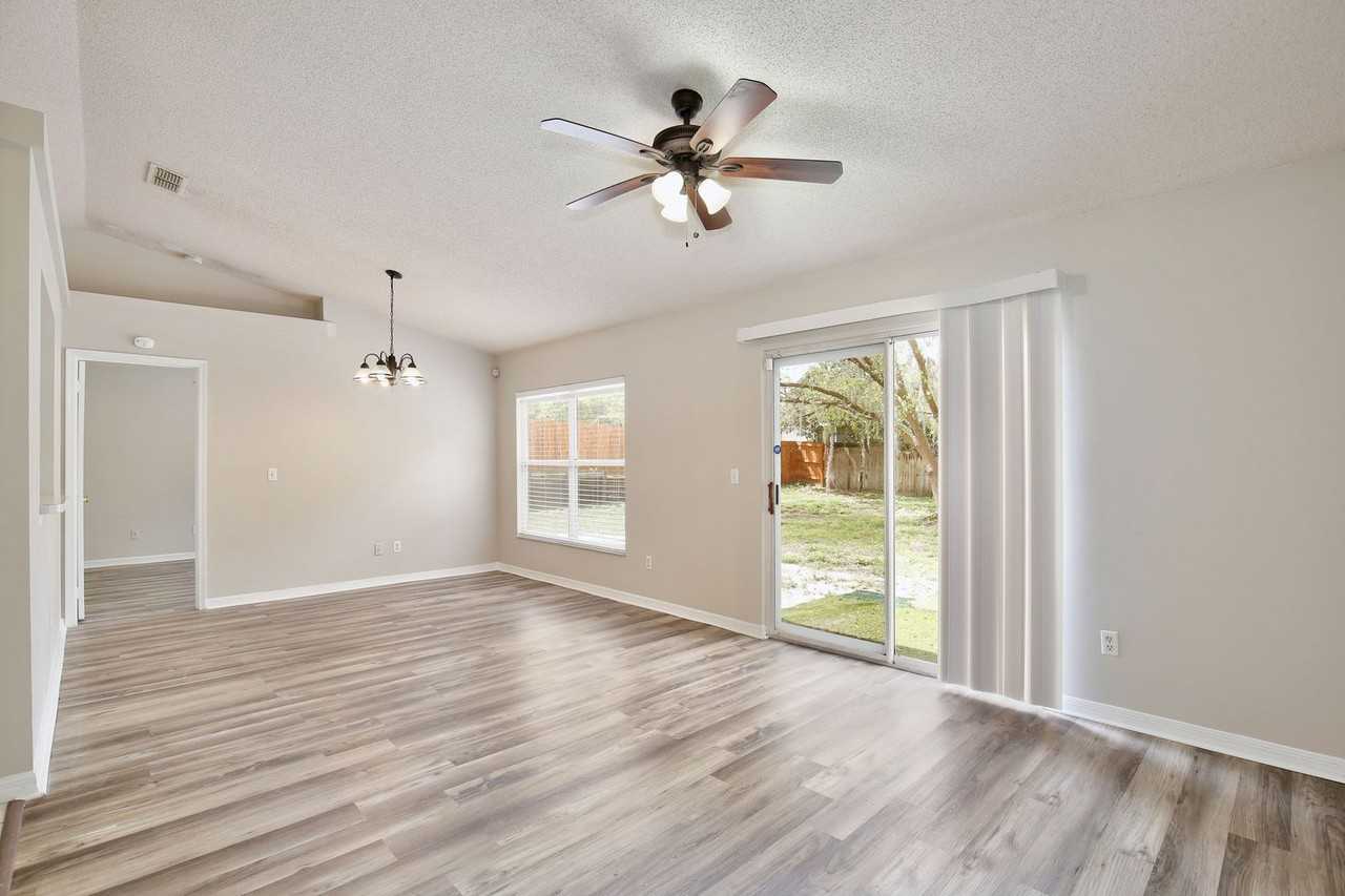 10819 Siena Dr - Photo 3 of 21