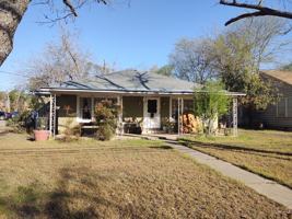 featured image of 1202 W San Antonio St