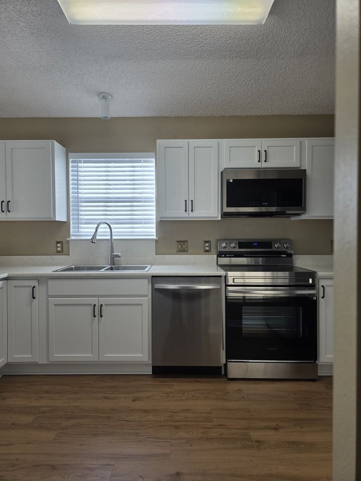 5577 Centerbrook Place - Photo 3 of 21