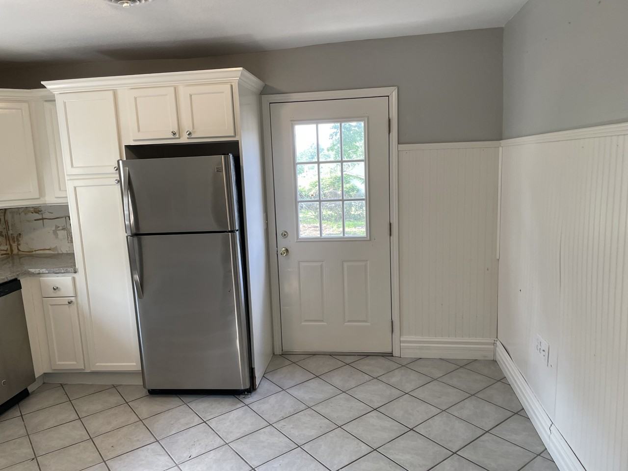 513 E 2nd St #1 - Photo 4 of 15