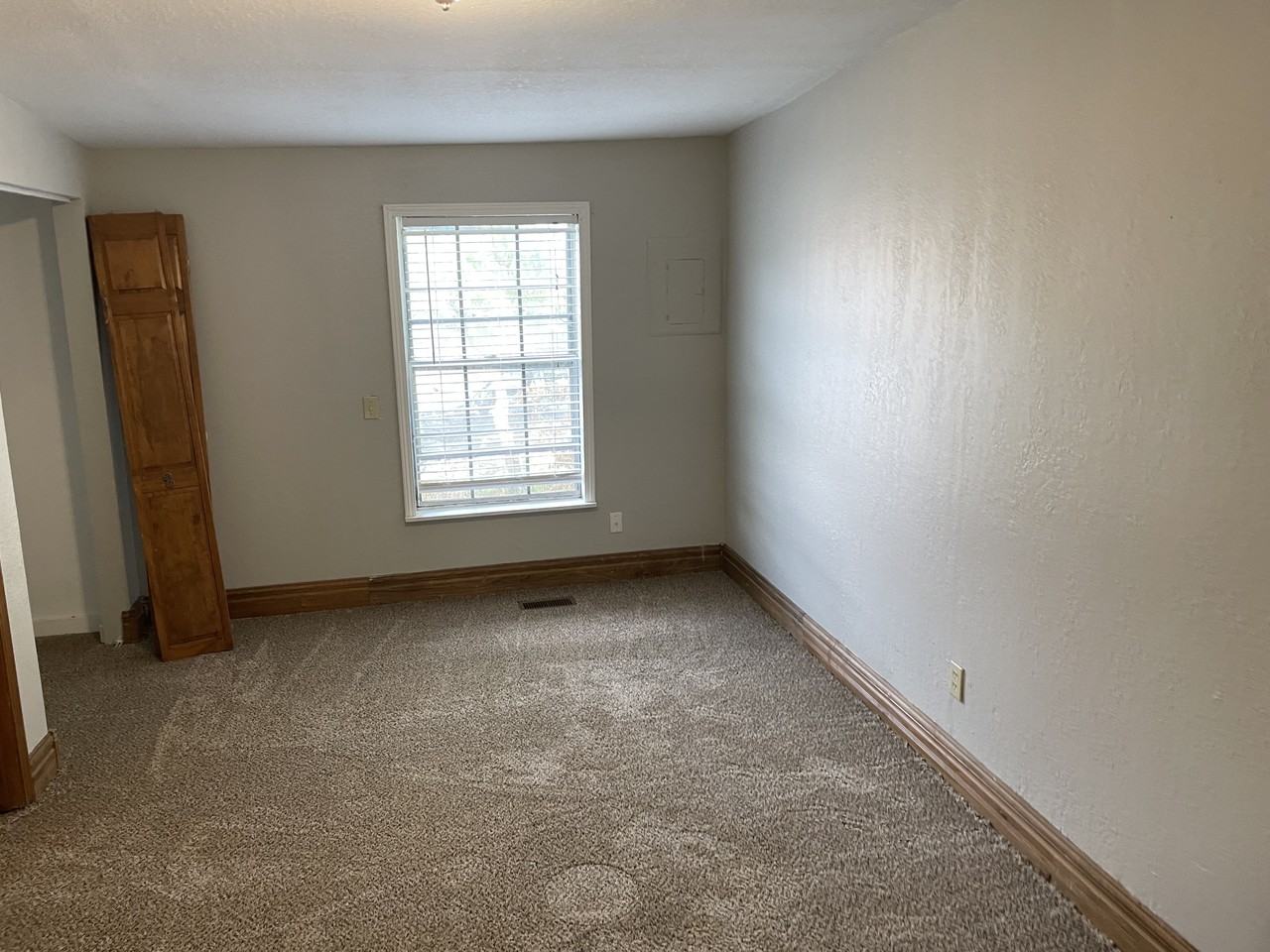 513 E 2nd St #1 - Photo 5 of 15