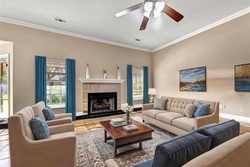 2046 Pine Woods Rd - Photo 3 of 31