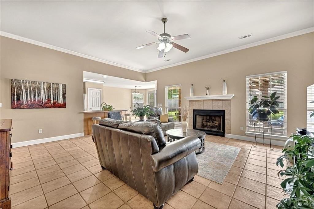 2046 Pine Woods Rd - Photo 4 of 31