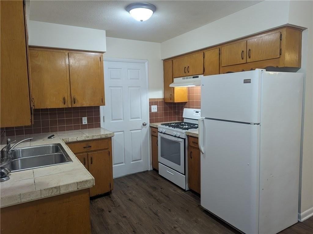 Westwood Ave - Photo 7 of 18