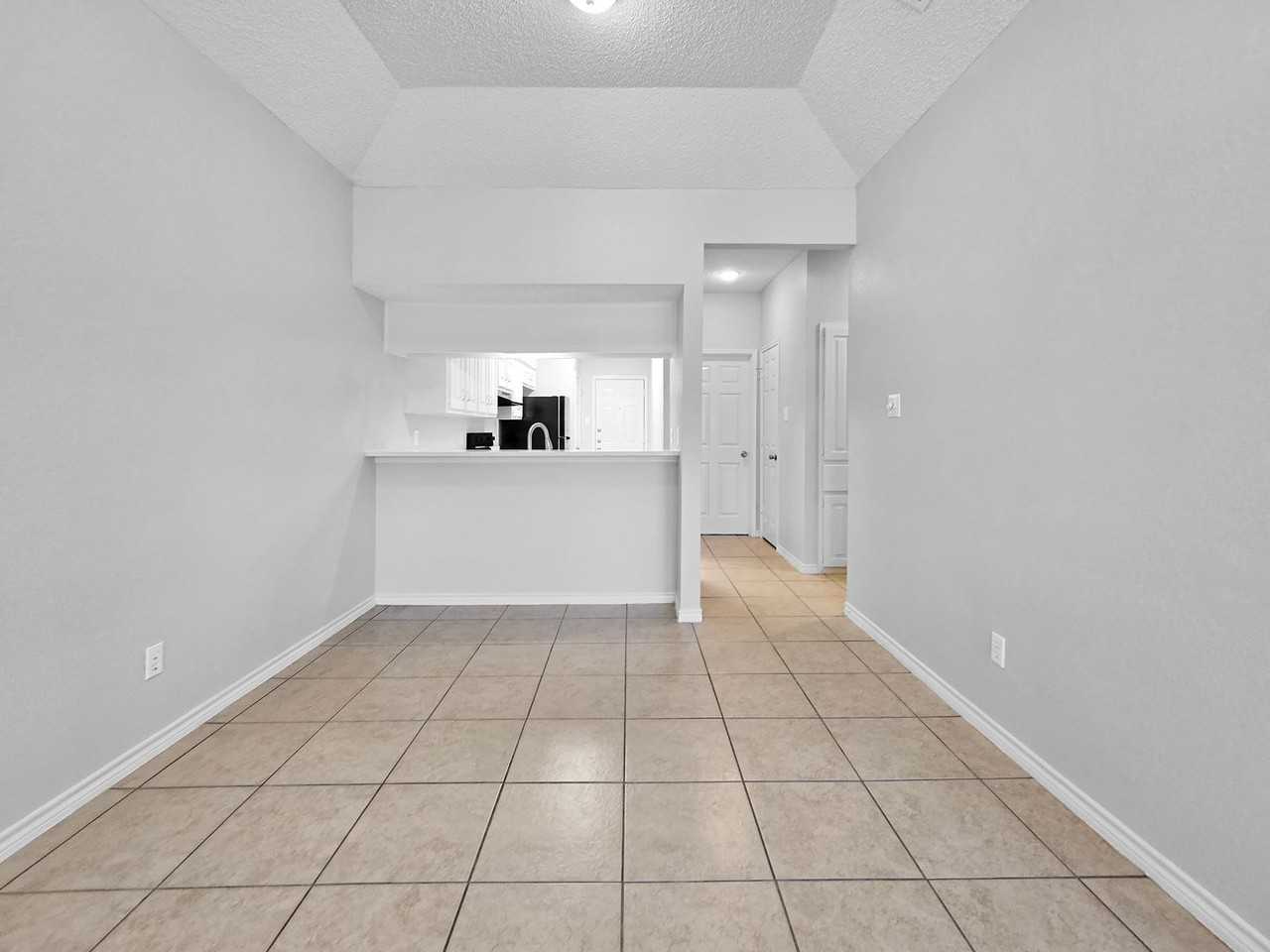 700 Monique - Photo 5 of 28